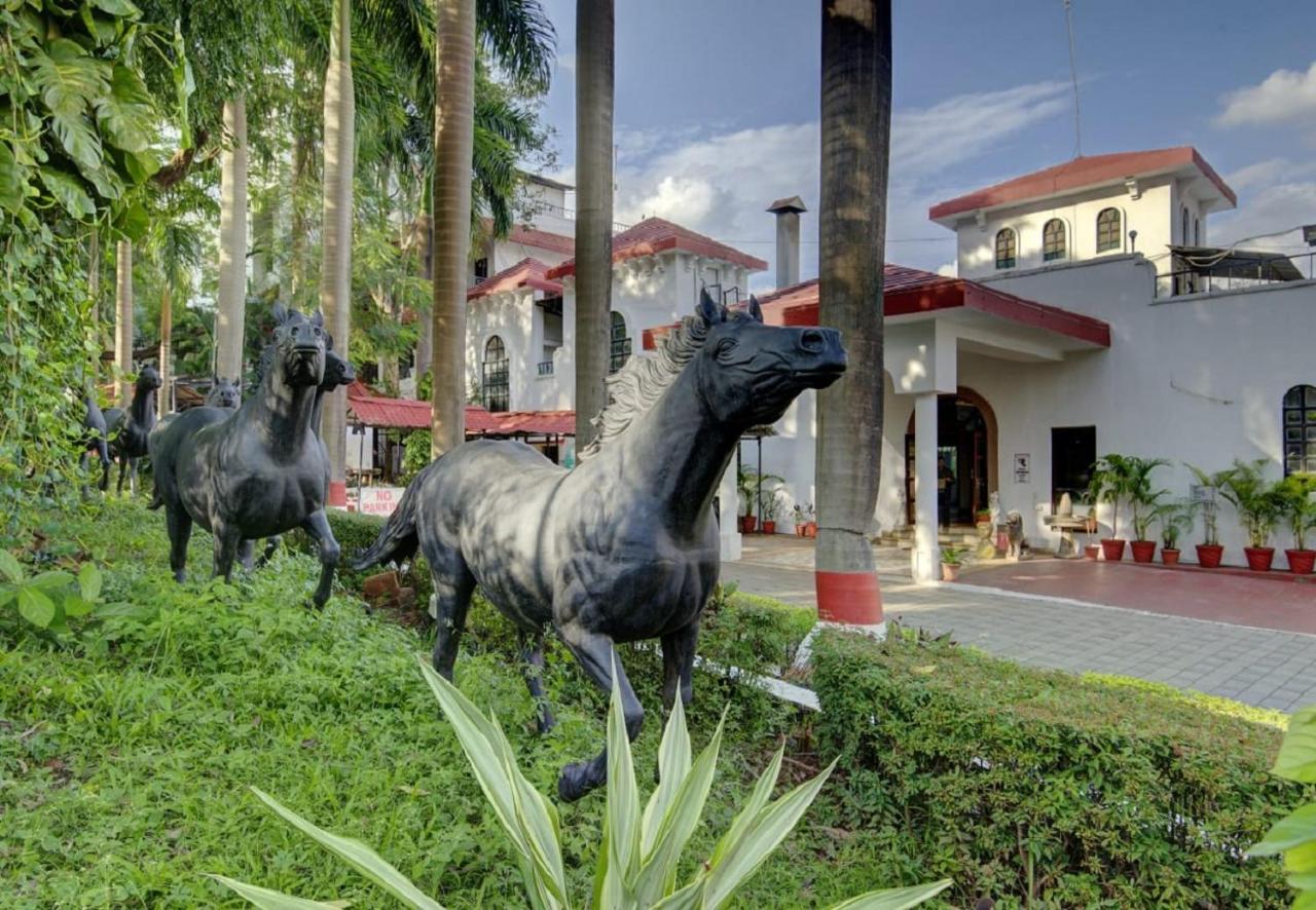 Khanvel Resort Silvassa Exteriör bild
